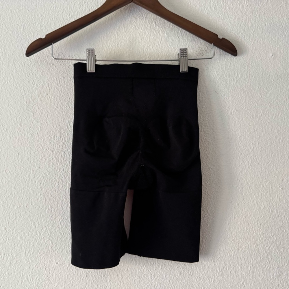 Spanx Mid Thigh Shaper Support Shorts Medium Black Classic Minimalist Lingerie - Picture 6 of 7
